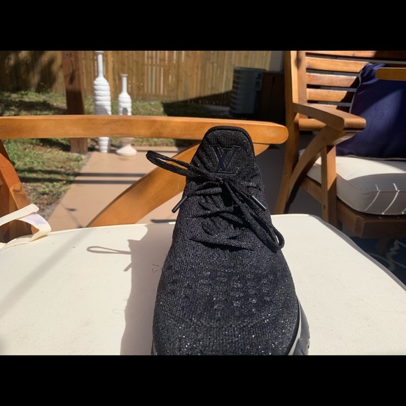 Louis Vuitton - Picture 2 of 3